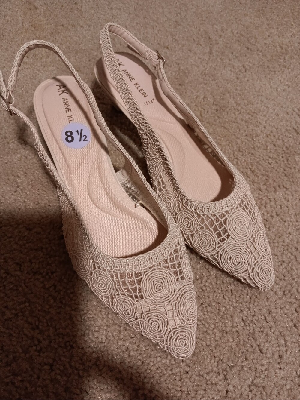 Anne Klein Beige Lace Slingback Heels. 8.5 NWOT.